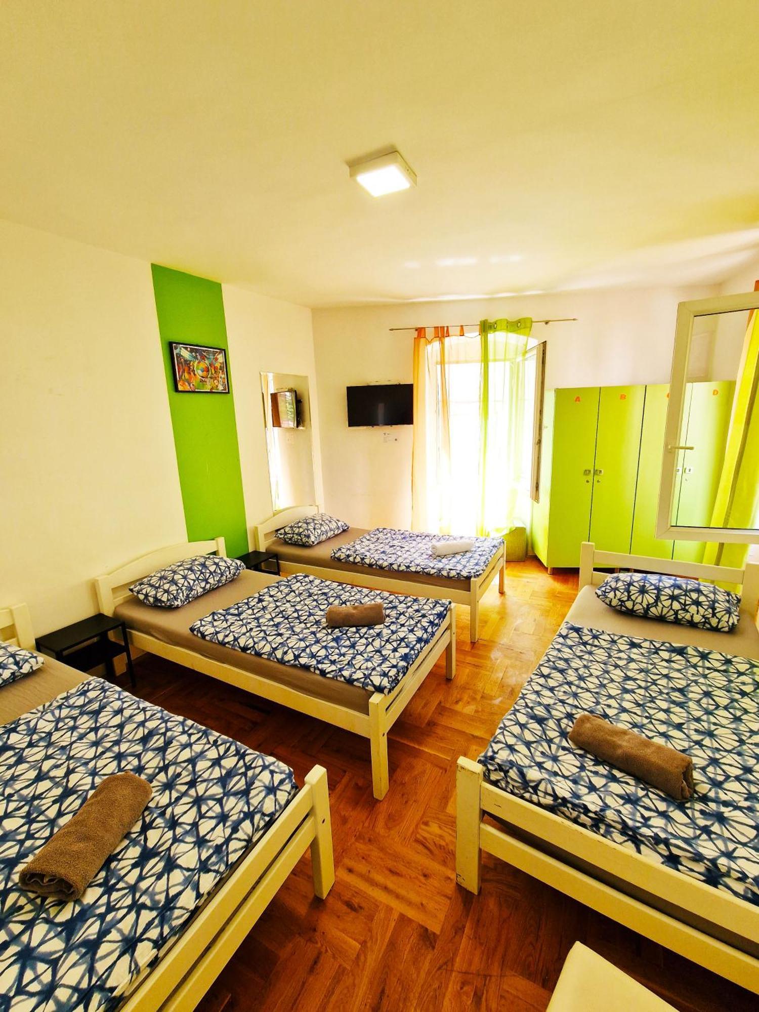 Croparadise Hostel สปลิท ภายนอก รูปภาพ