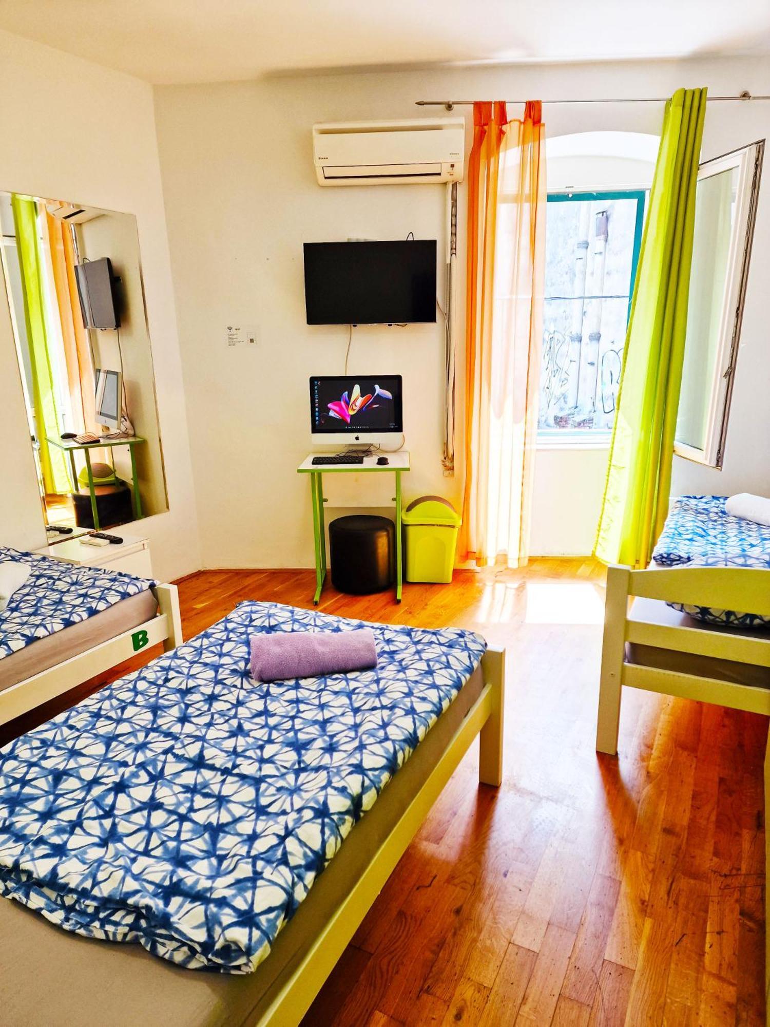 Croparadise Hostel สปลิท ภายนอก รูปภาพ