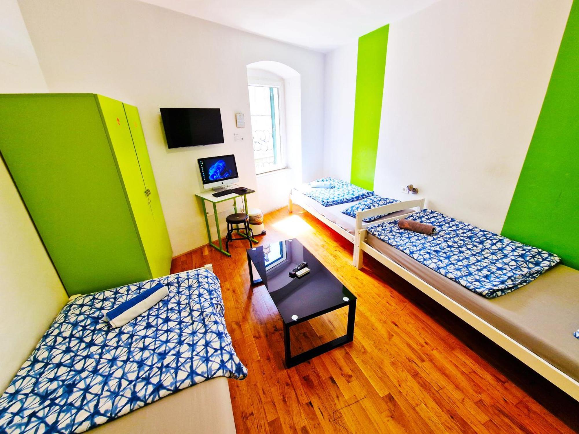 Croparadise Hostel สปลิท ภายนอก รูปภาพ