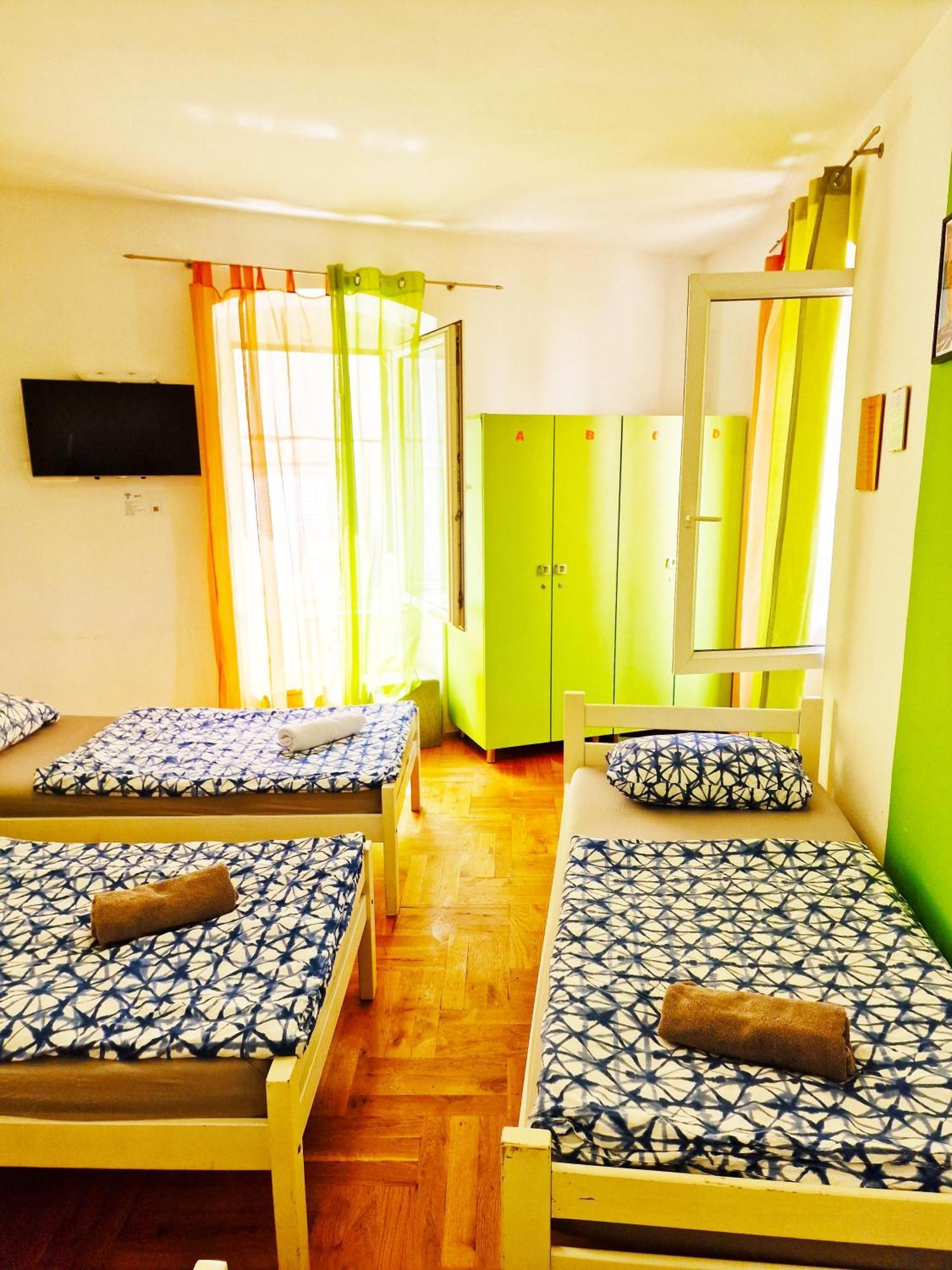 Croparadise Hostel สปลิท ภายนอก รูปภาพ
