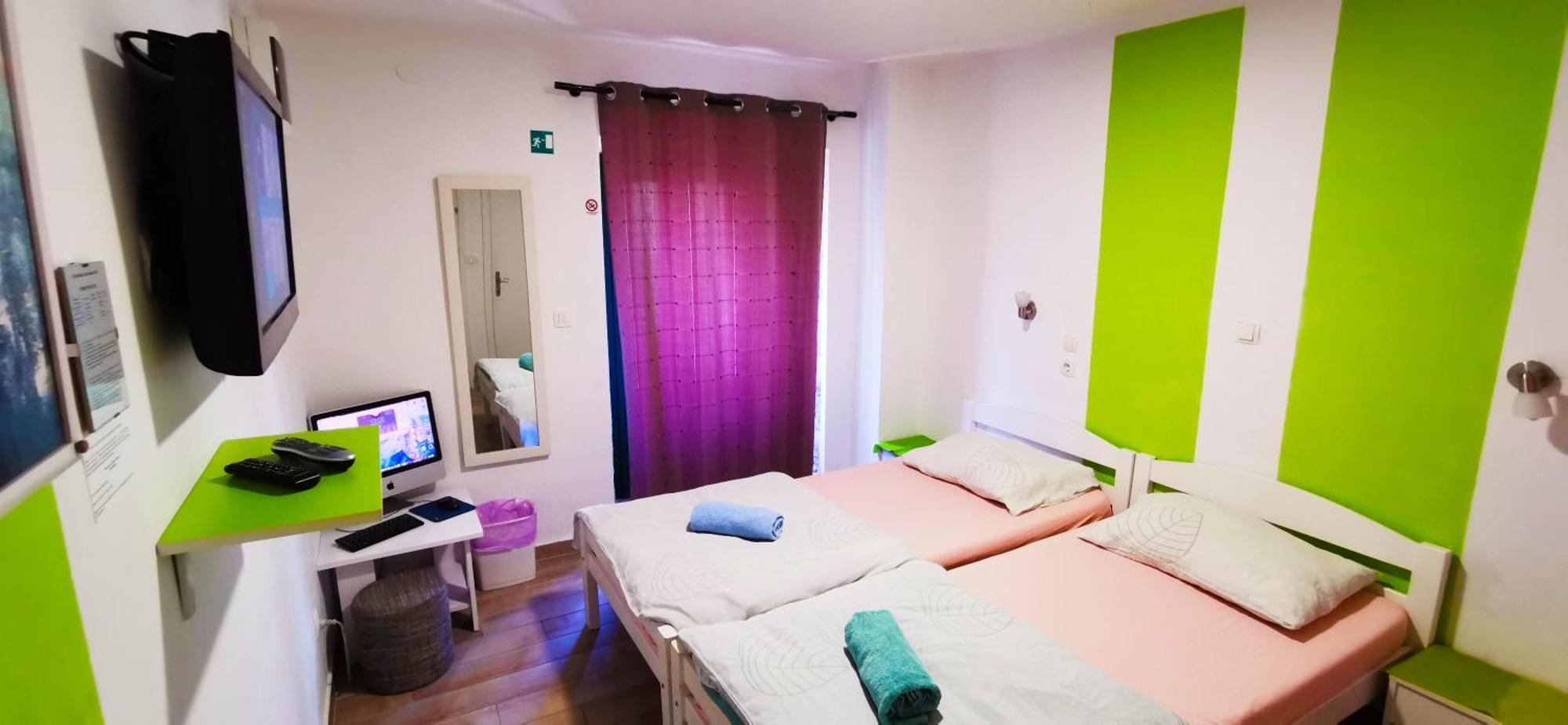 Croparadise Hostel สปลิท ภายนอก รูปภาพ
