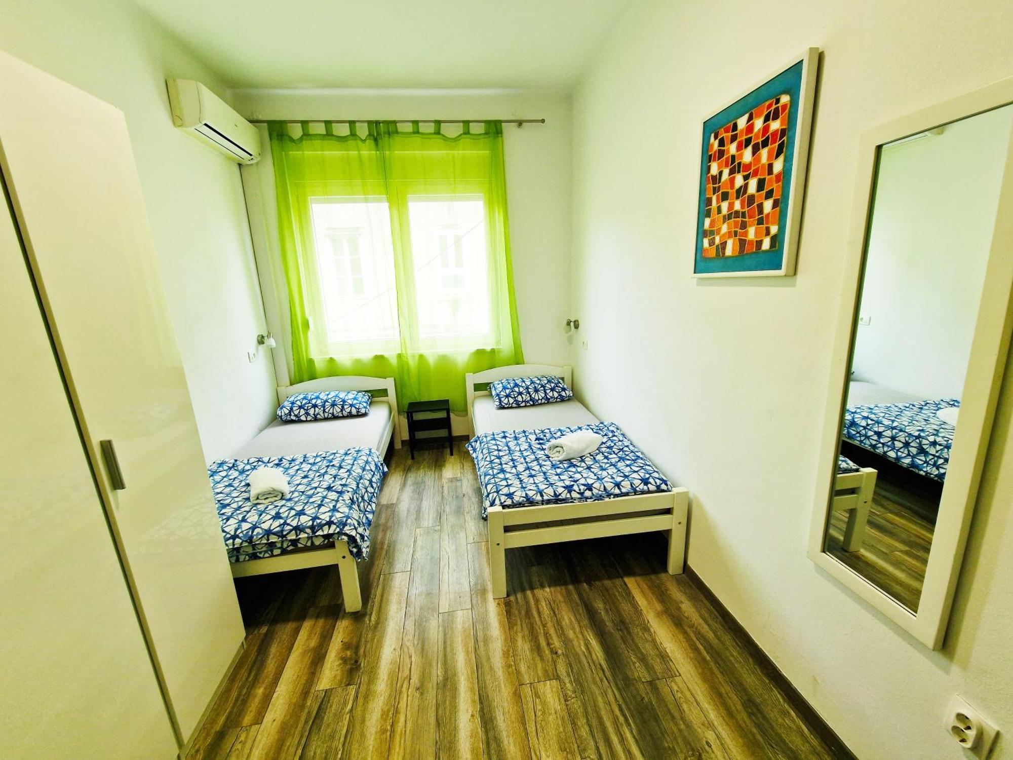 Croparadise Hostel สปลิท ภายนอก รูปภาพ